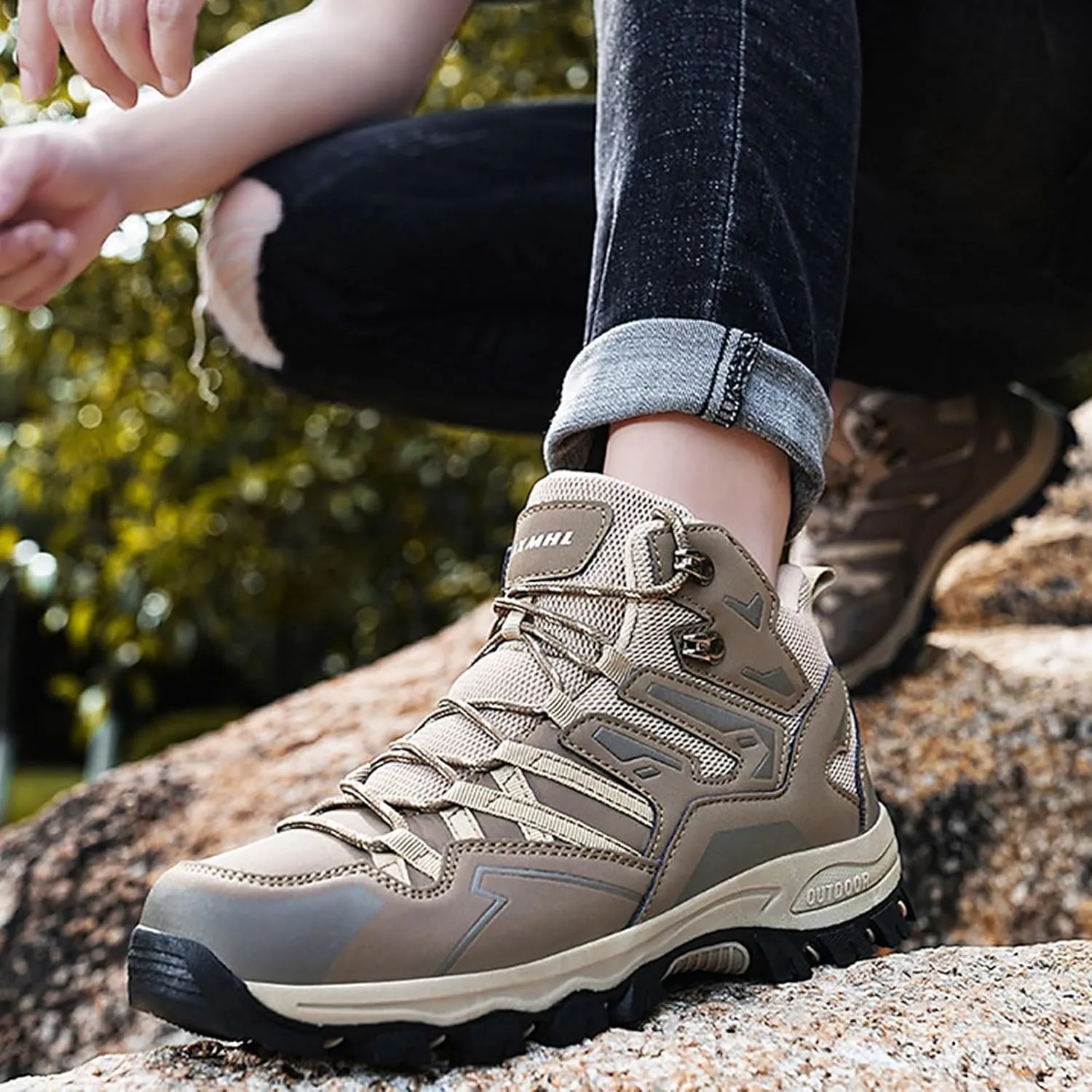 Lightweight Shoes Men and Winter Hiking Shoes High Top Climbing Hiking Outdoor Casual Sports